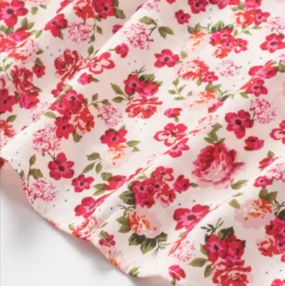 ♥️New Red floral print mock neck top - Picture 11 of 16